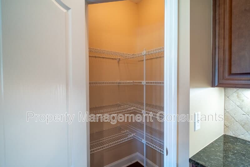 Madison House: 178 Sarah Jane Dr