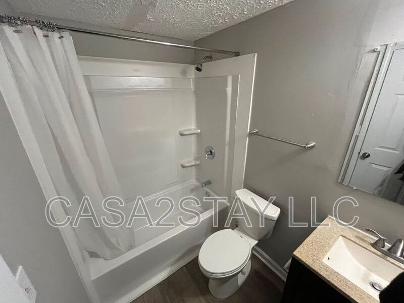 Radcliff Condo: 1404 S Wilson Rd