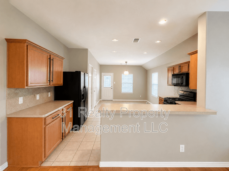 Fresno House: 2119 Hawthorne Brook