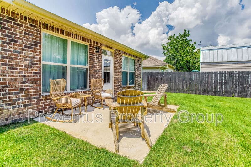 Mary Esther House: 215 Green Dr