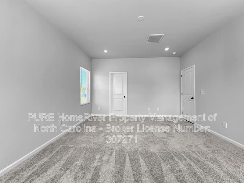 Angier House: 32 Foxton Pl