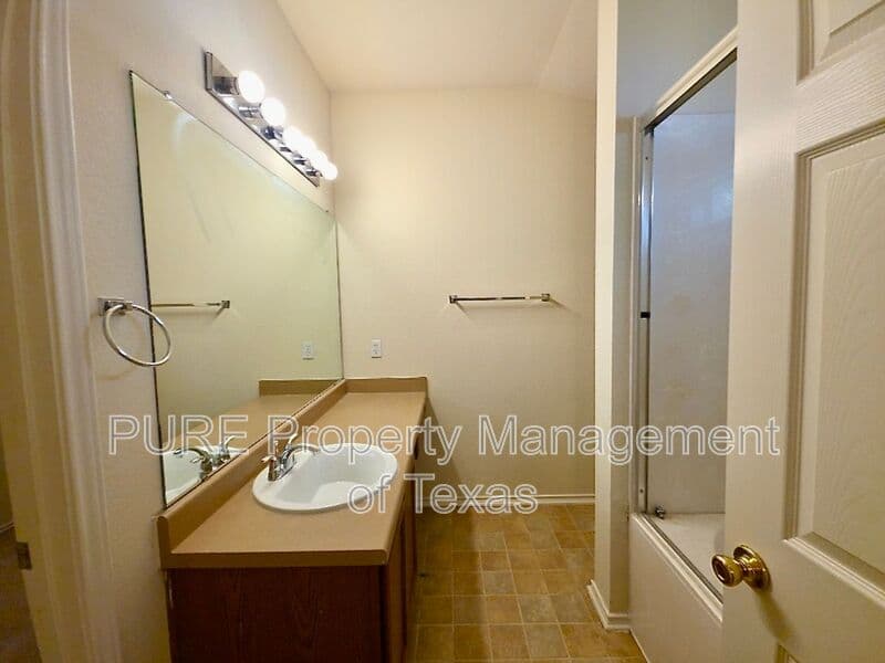 Hutto House: 204 Delby St.