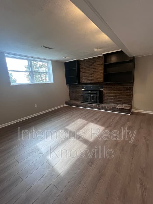 Knoxville House: 10917 Sonja Dr