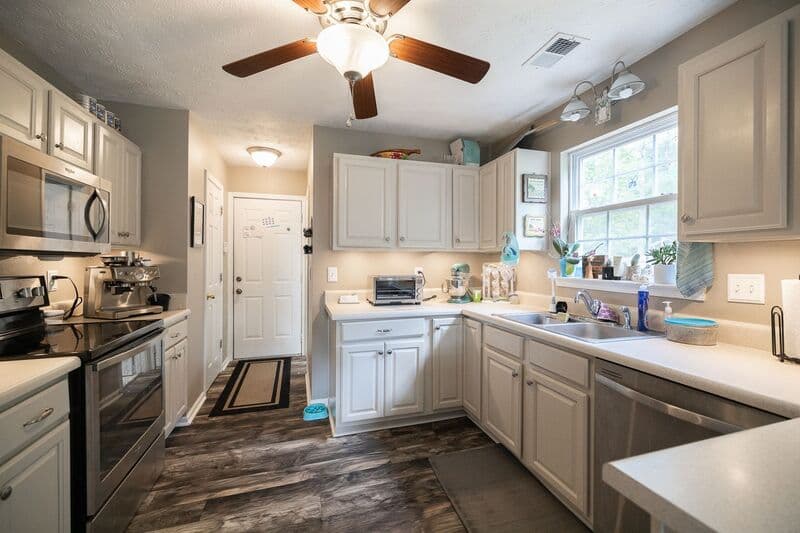 Athens House: 125 Whispering Springs