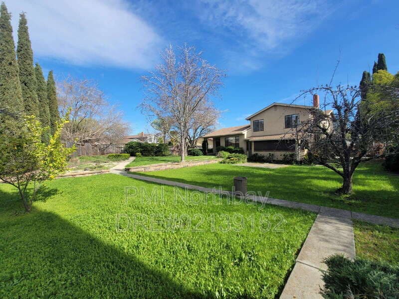 Fairfield House: 3552 Larchmont Court