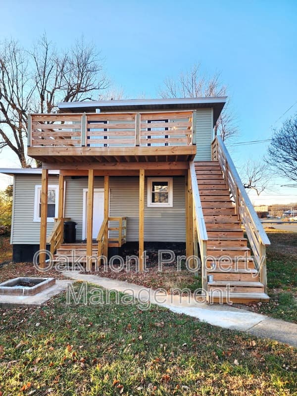 Madison Heights Townhome: 110 Phelps Road - B