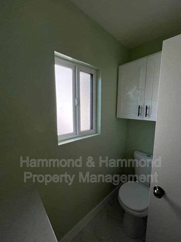 Van Nuys Condo: 5722 Woodman Ave.