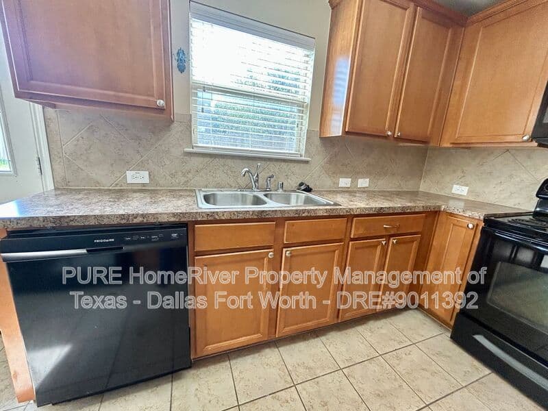 Haslet House: 809 San Miguel Trl