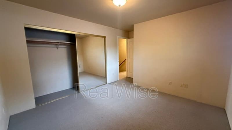 Roseburg Condo: 172 NE Rifle Range St