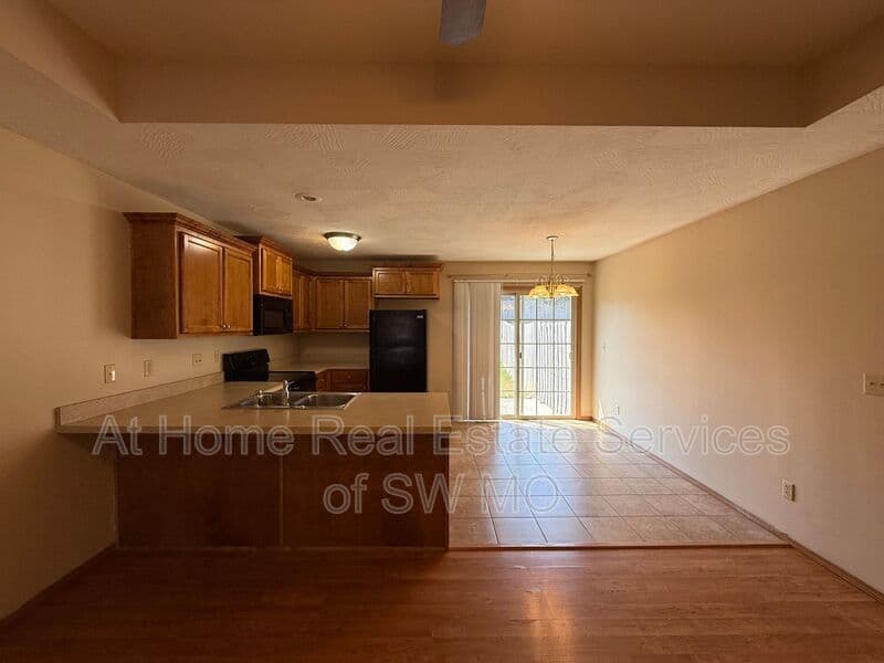 Ozark Condo: 1005 N 25th
