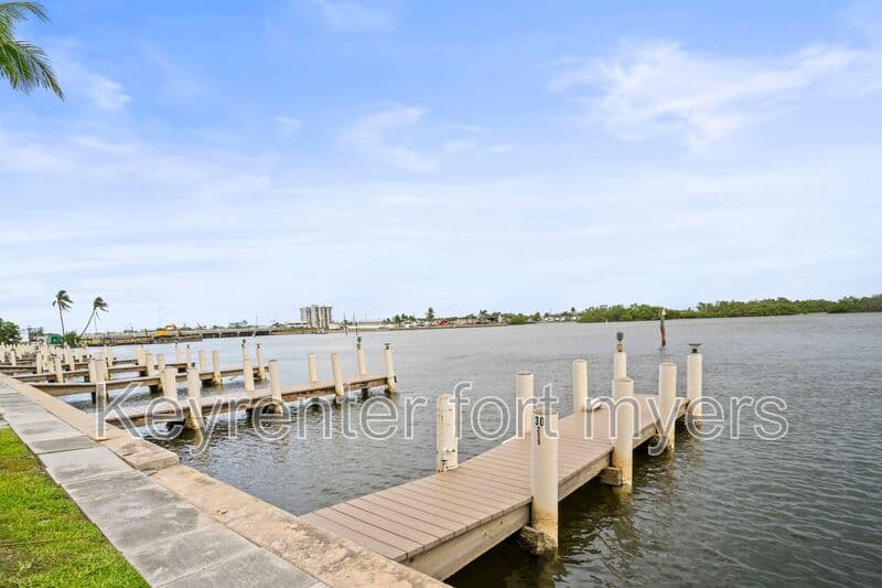 Fort Myers Beach House: 894 Buttonwood Dr