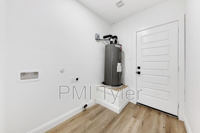 Paris House: 1269 Bonham Street