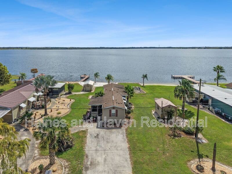 Haines City House: 3208 Lakeview Dr