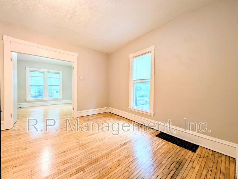 Saint Paul Condo: 2048 Carroll Ave