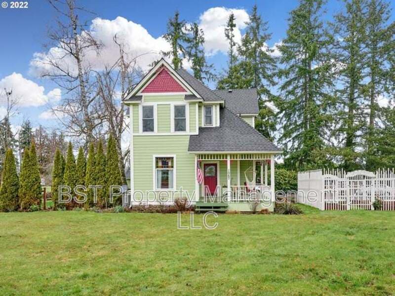 Silverton House: 1067 Oak Street - 1