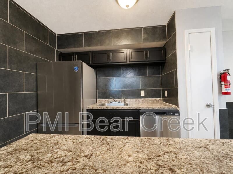 Houston Condo: 9550 Deering Drive