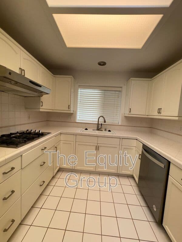 Clovis House: 3227 Jasmine Ave