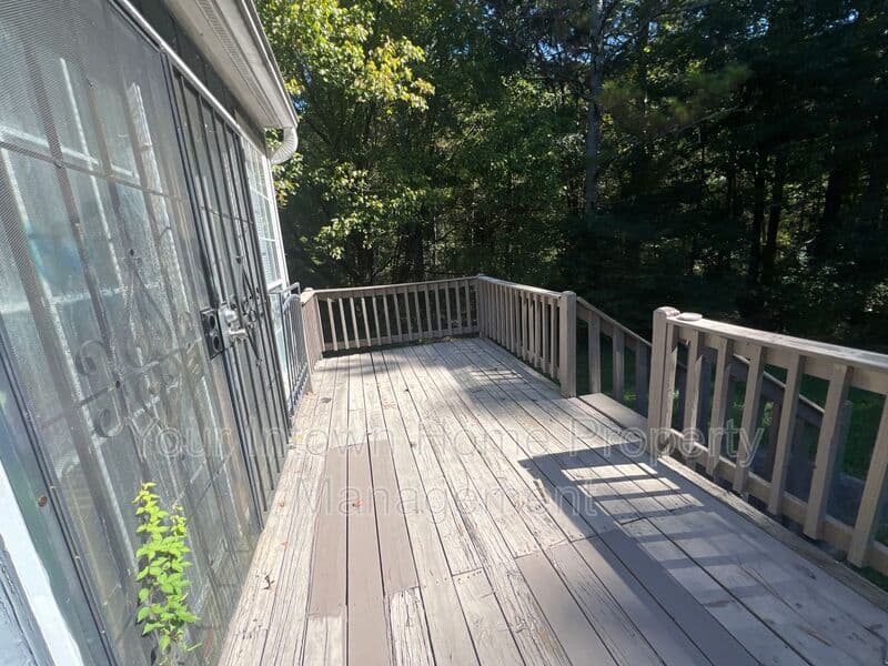 Lithonia House: 6471 Bedford Ln