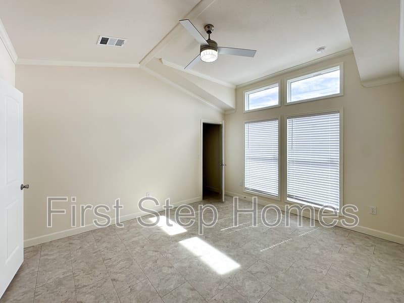 Oak Point House: 153 Cabrera Street