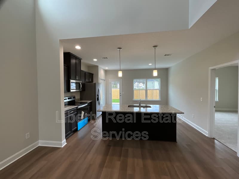 Hinesville House: 861 Grayson Ave