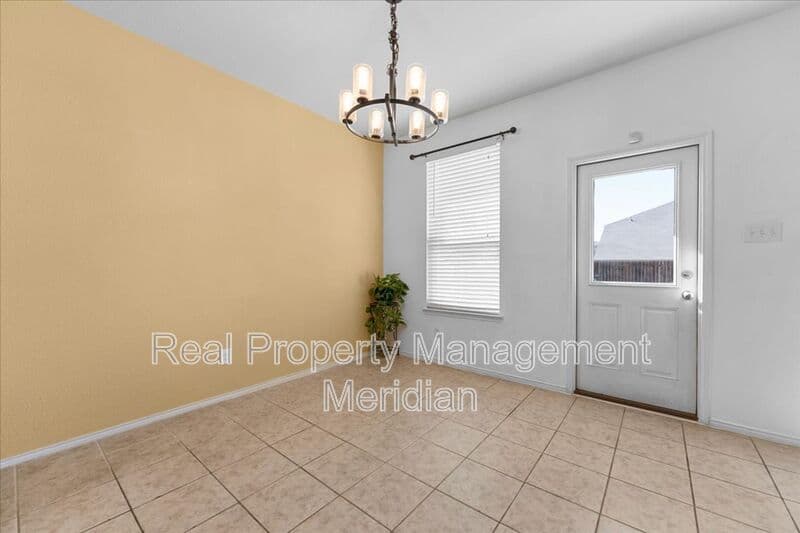 Fort Worth House: 2412 Simmental Rd