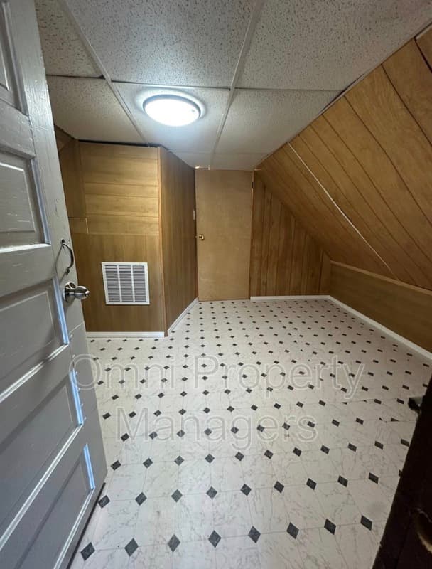 Hamtramck Condo: 3894 Evaline