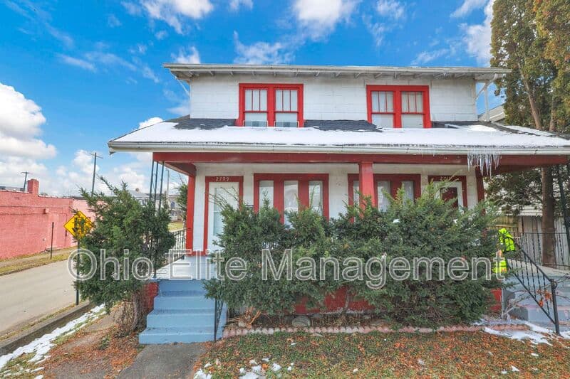 Columbus House: 2709 Sullivant Ave