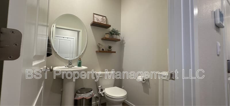 Salem House: 477 Himalaya Street Northeast