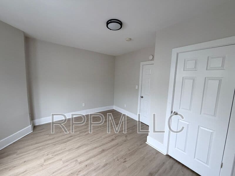 East Orange Condo: 106 N 16th St #1