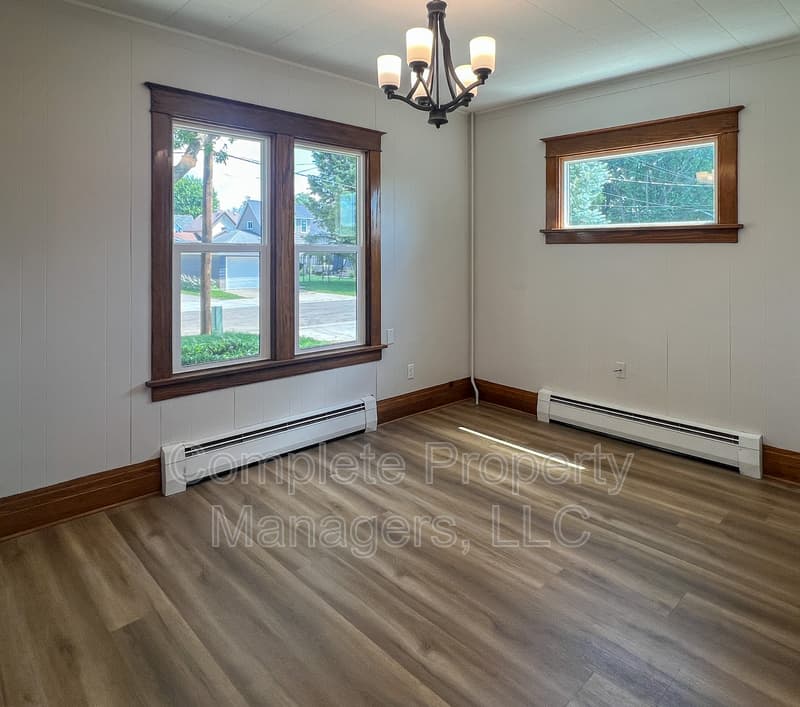 Albert Lea House: 711 Clausen Avenue