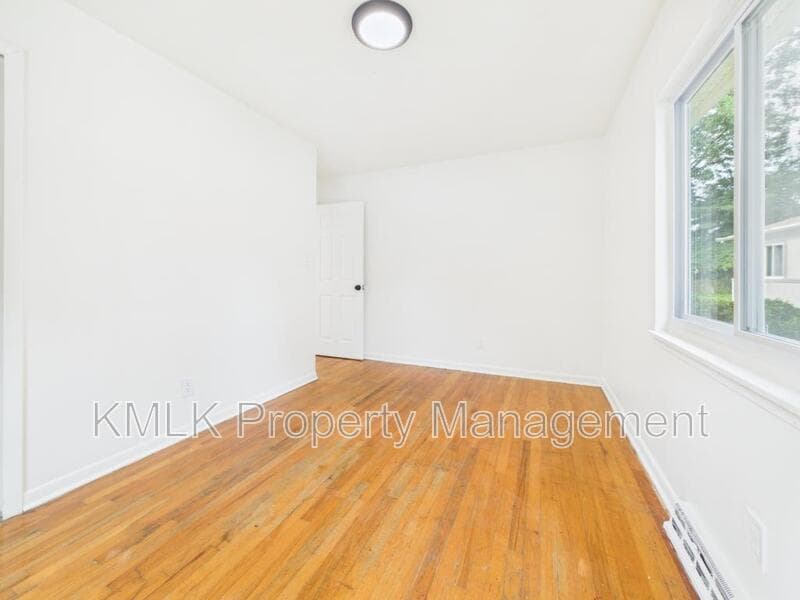 Akron House: 1622 Merrill Ave