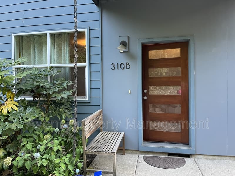 Portland Condo: 310 SW Maricara Street - B