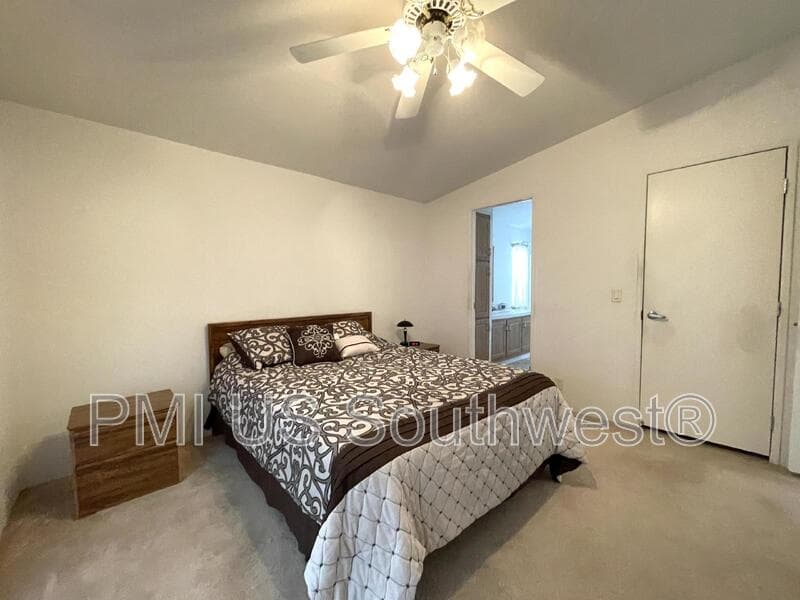 Bullhead City House: 2350 Adobe Rd