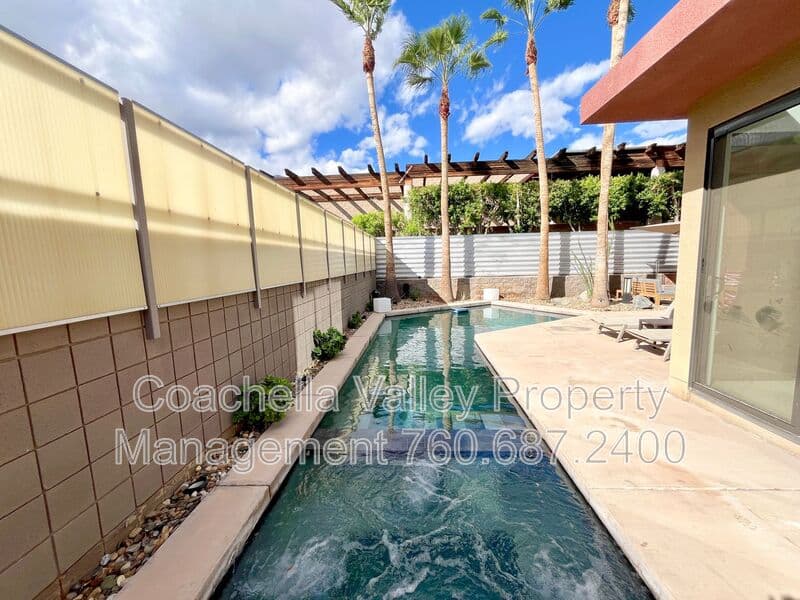 Palm Springs House: 353 Cheryl Dr