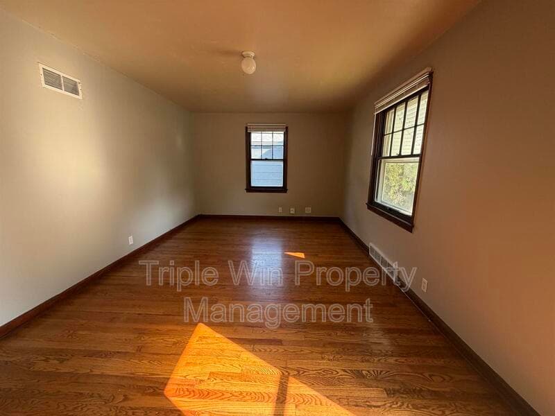 Saint Louis House: 7417 Pleaseway Drive