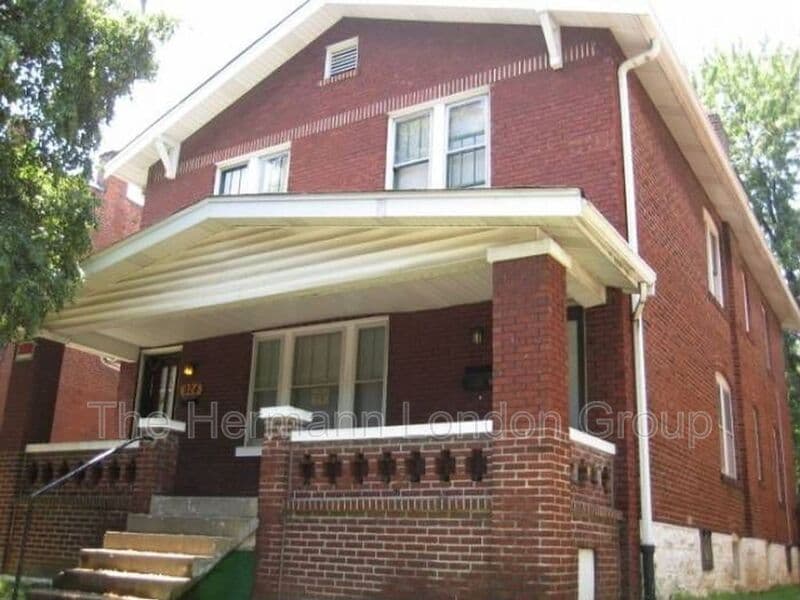 Saint Louis Condo: 924 Bates Street