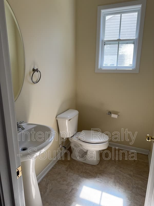 Bluffton House: 42 Woods Bay Rd