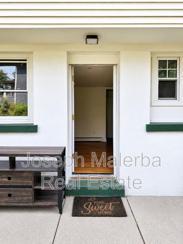New London Condo: 84 Maple