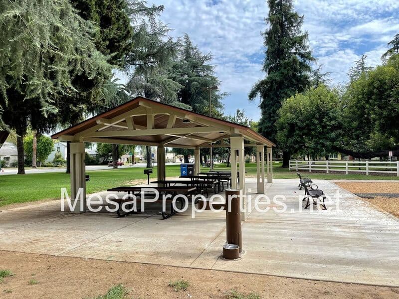 La Verne House: 2704 Park Ave