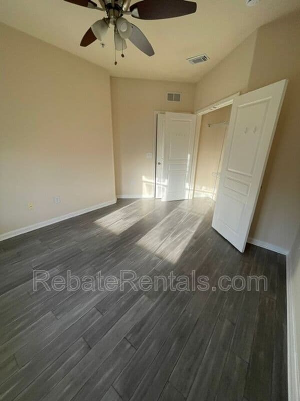 Jacksonville Condo: 8290 Gate Parkway W