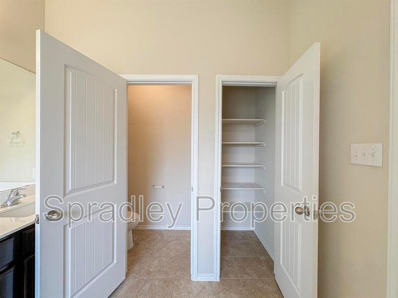 Belton House: 4617 Abergavenny Dr