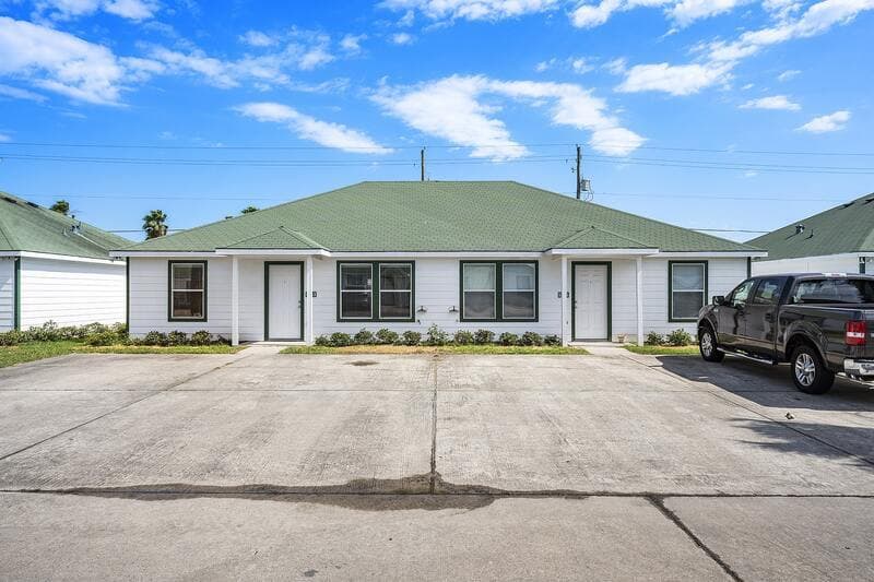 Dickinson Condo: 5139 Caicos Calle
