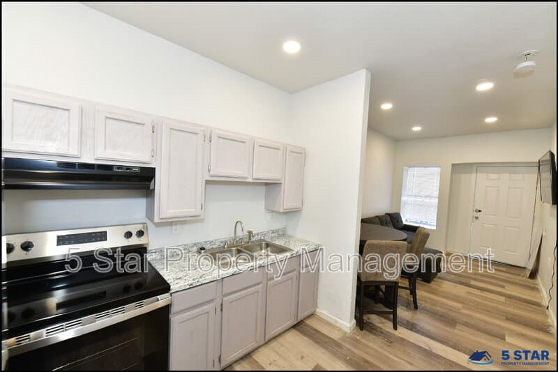 El Paso Condo: 6806 Alameda Ave