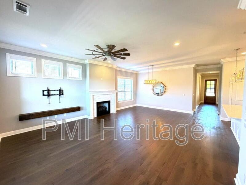 Bentonville House: 2700 Southwest Nottingham Avenue