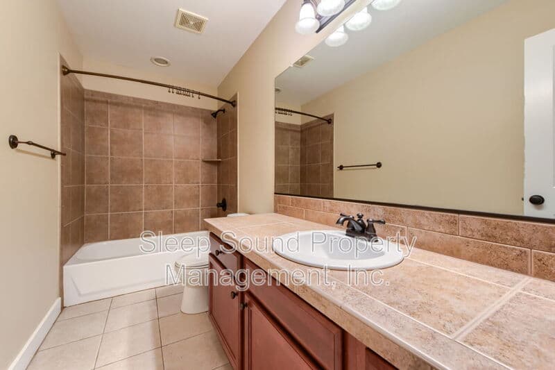 Portland House: 857 N Winchell St
