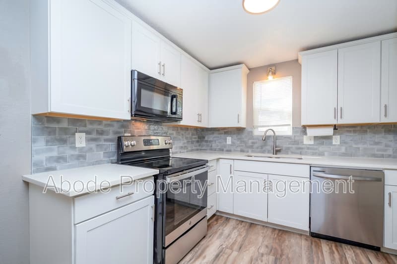 Loveland House: 136 South Lincoln Avenue