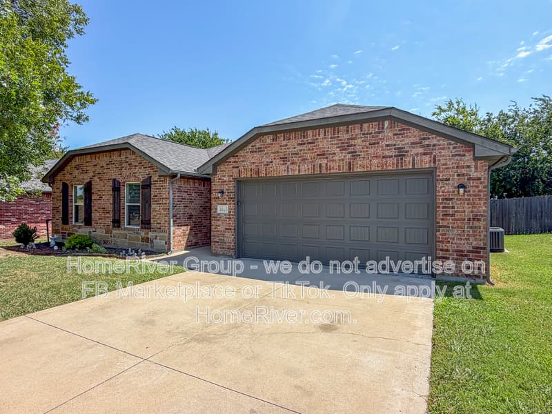 Sherman House: 3017 N Hickory St