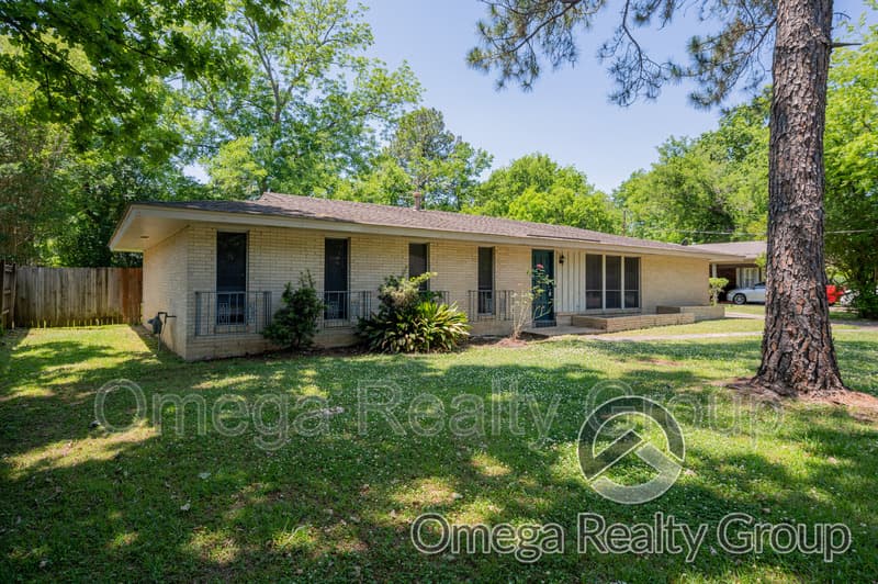 Montgomery House: 3180 Fernway Dr
