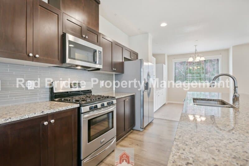Wilsonville Townhome: 28520 SW Paris Ave