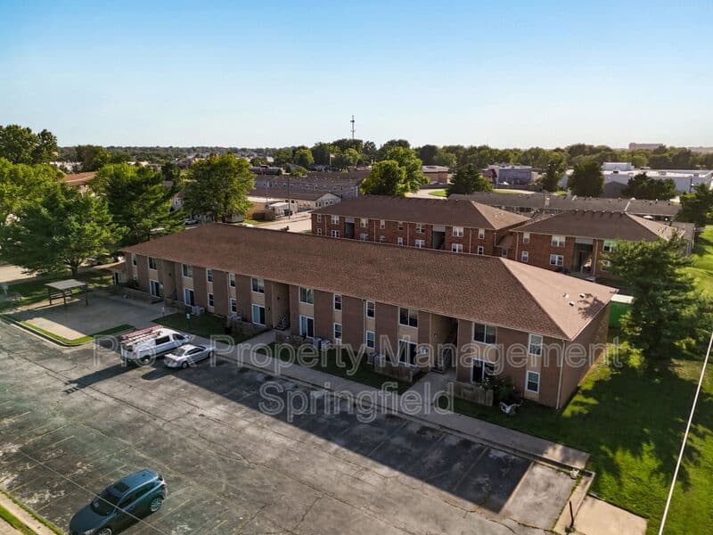 Springfield Condo: 2213 East Macs Court